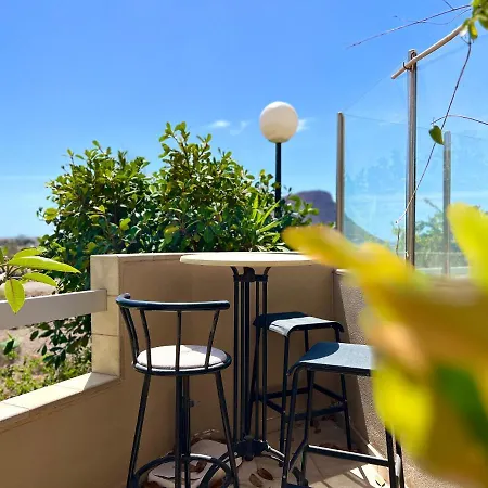 With Garden Vista Roja Daire