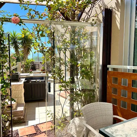 With Garden Vista Roja Apartamento *